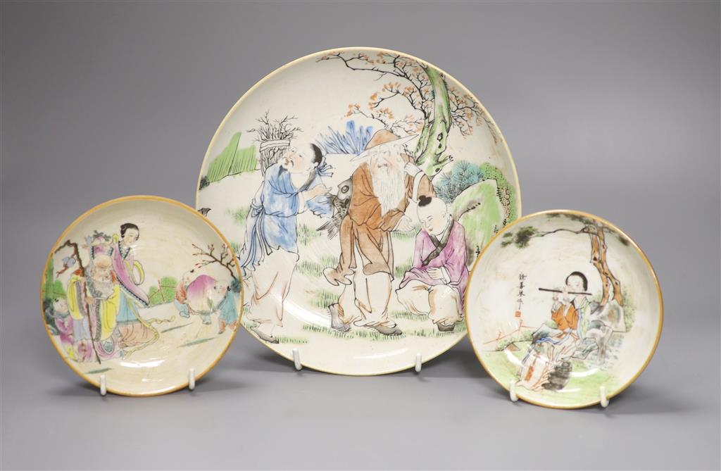 A large Chinese famille rose saucer dish and two similar small dishes, diameter of largest 22.5cm